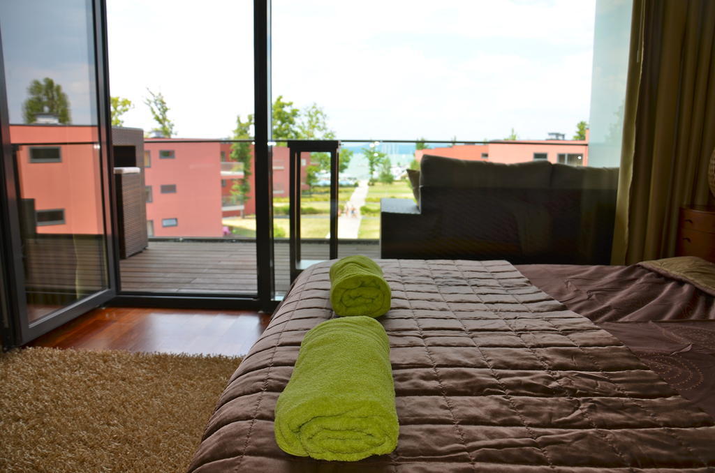 Modern Apartment With Lake View Balatonlelle Eksteriør bilde