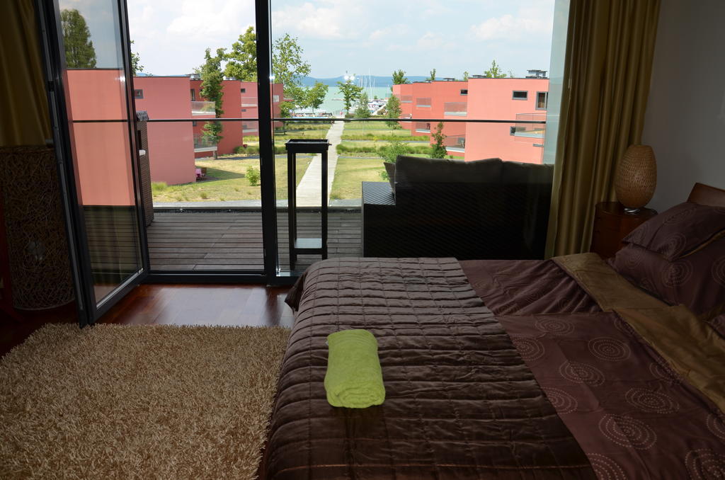 Modern Apartment With Lake View Balatonlelle Eksteriør bilde