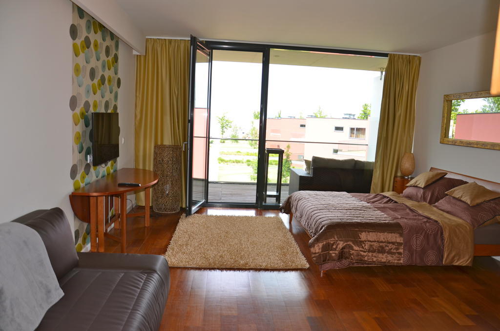 Modern Apartment With Lake View Balatonlelle Eksteriør bilde