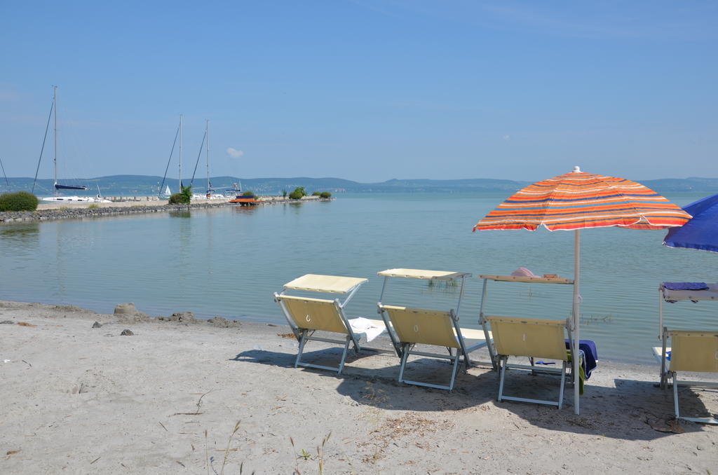 Modern Apartment With Lake View Balatonlelle Eksteriør bilde