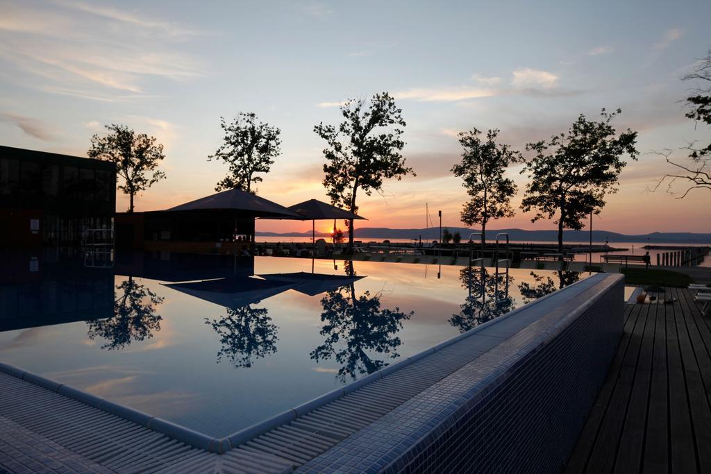 Modern Apartment With Lake View Balatonlelle Eksteriør bilde