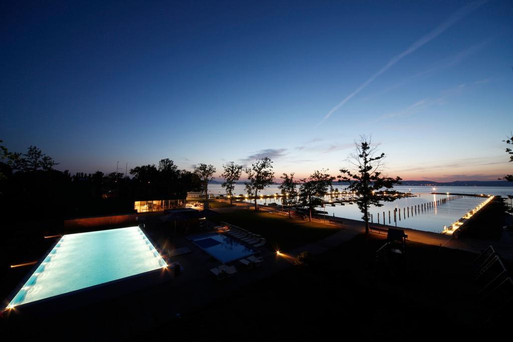 Modern Apartment With Lake View Balatonlelle Eksteriør bilde