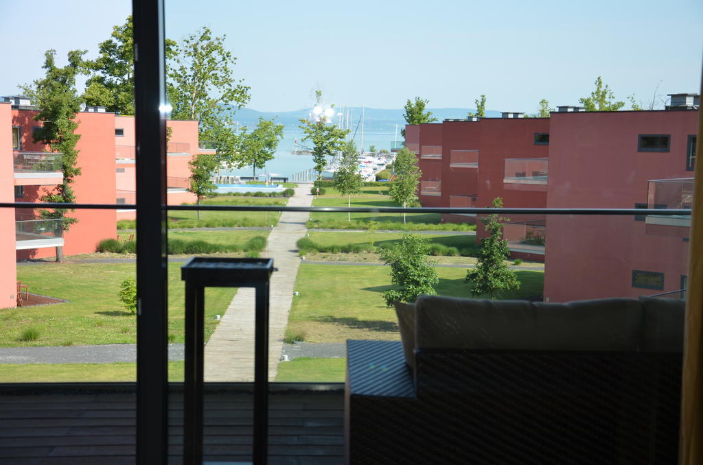 Modern Apartment With Lake View Balatonlelle Eksteriør bilde