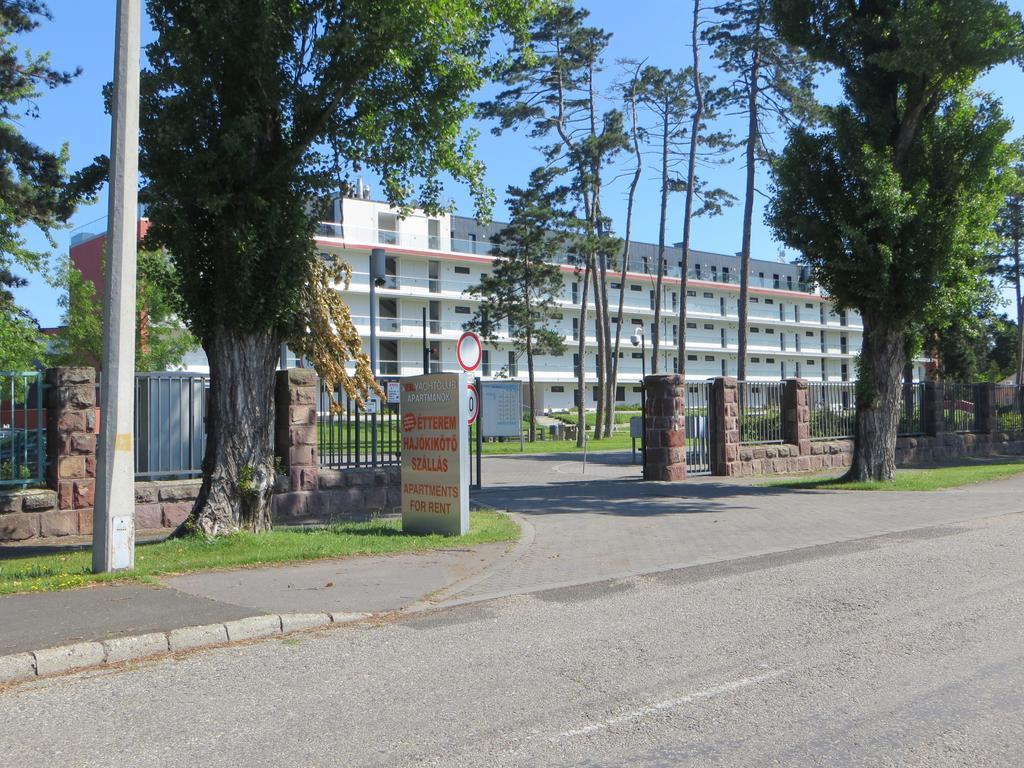 Modern Apartment With Lake View Balatonlelle Eksteriør bilde