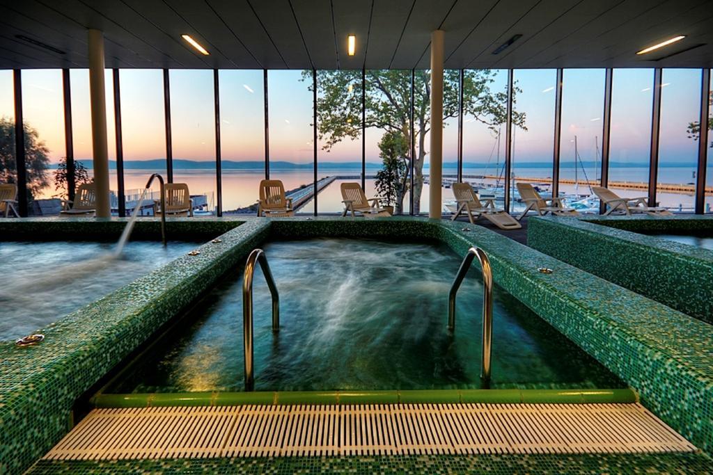 Modern Apartment With Lake View Balatonlelle Eksteriør bilde
